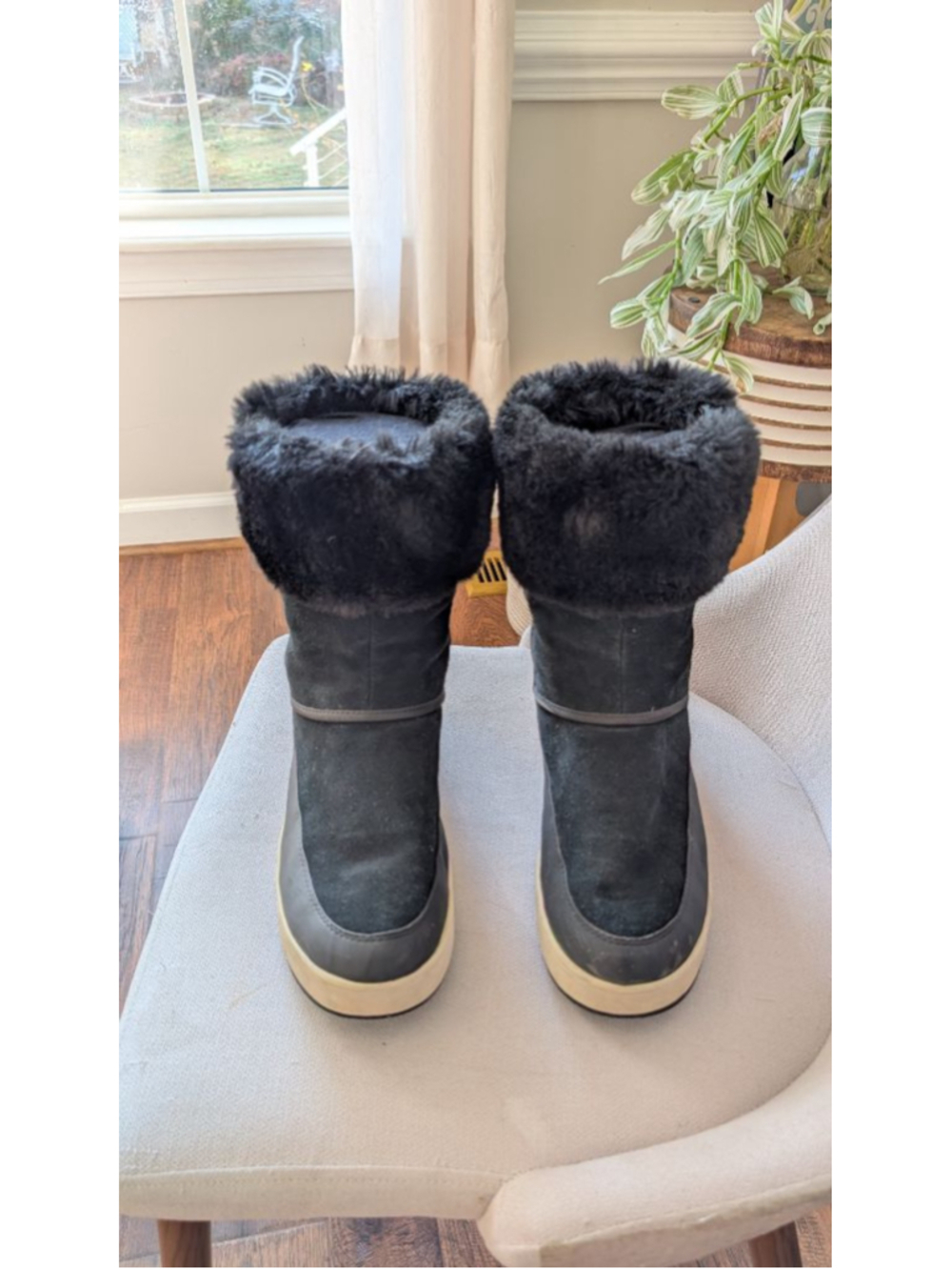 Women's Koolaburra by UGG Black Winter Boots Size 10